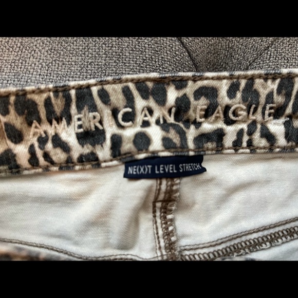 AMERICAN EAGLE AE NE(X)T LEVEL HIGH-WAISTED DENIM SHORT SHORT - Picture 6 of 6